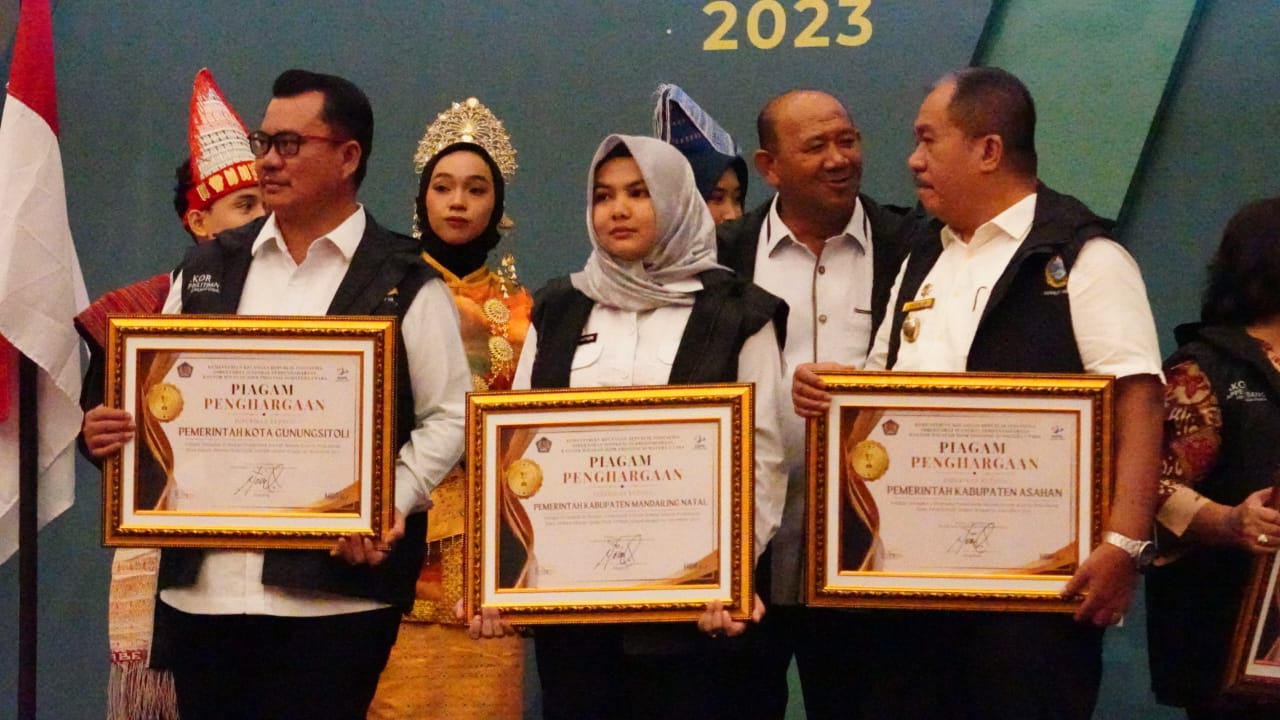 Teks Foto/Beritasore/ist  Plt Bupati Langkat H. Syah Afandin, SH menghadiri penyerahan secara digital DIPA dan Buku Alokasi TKD, di Hotel Santika Dyandra Medan, Rabu (13/12/2023