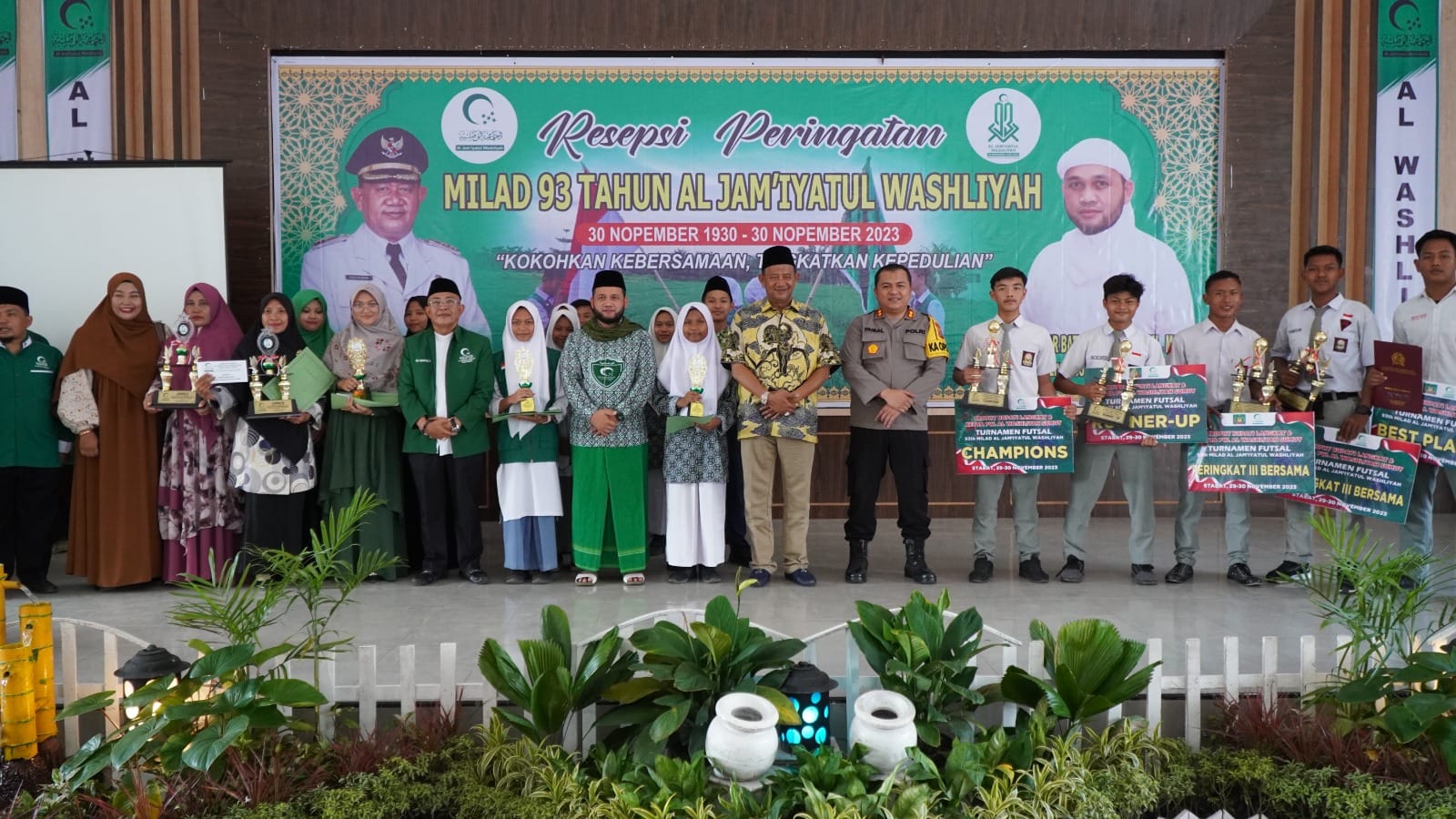 Teks Foto/Beritasore/ist  Plt Bupati Langkat H. Syah Afandin, SH menghadiri Resepsi Peringatan Milad ke-93 Tahun Al Jam'iyatul Wasliah, di Jentera Malay Rumah Dinas Bupati Langkat, kemarin.