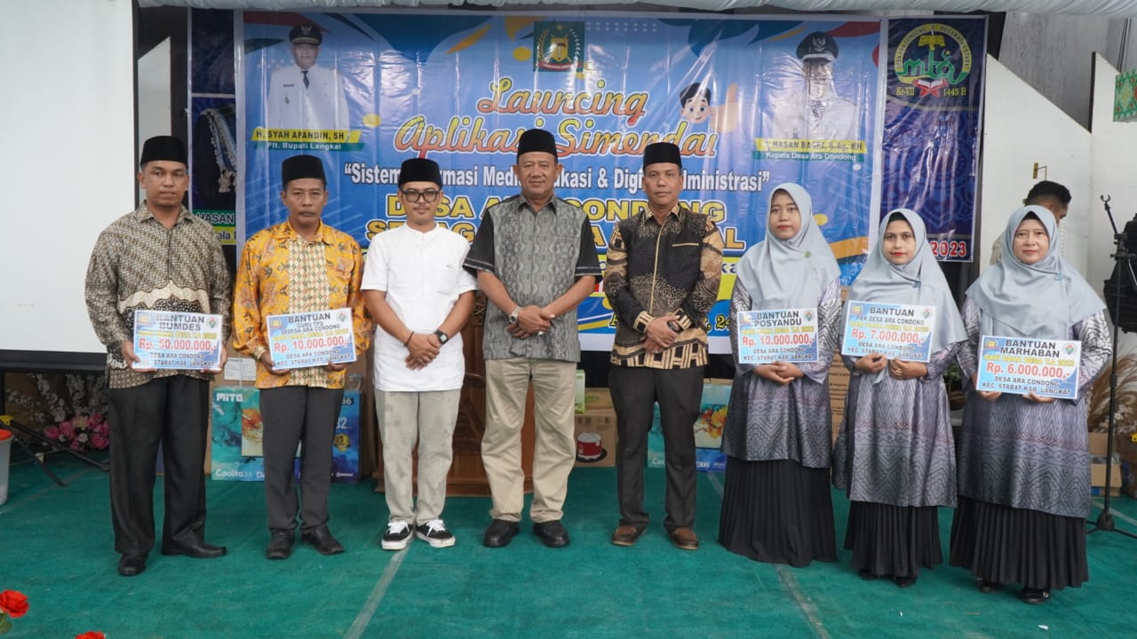 Teks Foto/Beritasore/ist  Plt Bupati Langkat H. Syah Afandin, SH menghadiri MTQ Desa Ara Condong ke 7 dan Launching Aplikasi Simendai  di Desa Ara Condong Kecamatan Stabat, Minggu (24/12/2023). 
