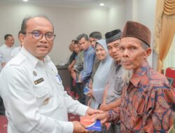 Pj Walikota Padangsidimpuan Salurkan Bantuan Sosial Bagi Korban Longsor dan Kebakaran