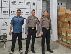 Polres P.Siantar Kawal Kedatangan Logistik Pemilu 2024 Di Gudang KPU