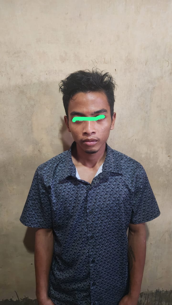 Teks fhoto: Misteri curianmor di Batubara terungkap Polisi, SI (23) ditangkap Kasat Reskrim Polres Batu Bara AKP Irfan MN Alireja, Sik, MH., CPHR., CBA kediamannya di Dusun VI, Desa Mangkai Lama, Kecamatan Lima Puluh, Kabupaten Batu Bara Minggu (7/01-2024).beritasore/alirsyah