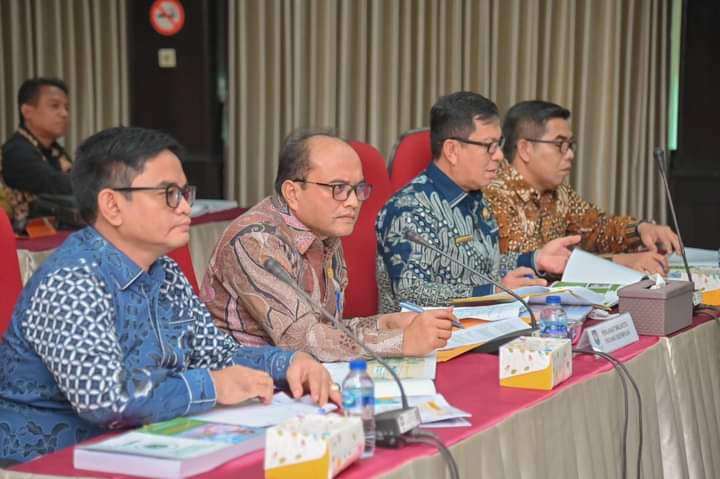 Berita Sore/Birong RT Teks poto: Pj. Walikota Padangsidimpuan, Dr. H. Letnan Dalimunthe, S.K.M., M.Kes saat jalani Evaluasi kinerja Penjabat (Pj) Kepala Daerah oleh Kemendagri RI melalui Inspektorat Jenderal Kemendagri RI di Jl. Medan Merdeka Timur, Jakarta, Selasa (16/01).