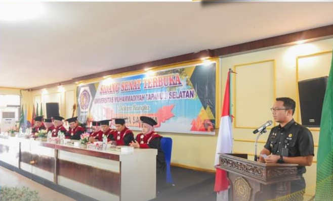 Berita Sore/Birong RT Teks poto: Plt. Sekdako Padangsidimpuan, Roni Gunawan Rambe, S.STP, M.Si saat hadiri sidang senat terbuka Universitas Muhammadiyah Tapanuli Selatan (UMTS) ke 62, tahun 2024, Rabu (17/1).