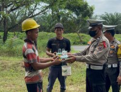 Sat Lantas Polres Batubara Berbagi Nasi Kotak