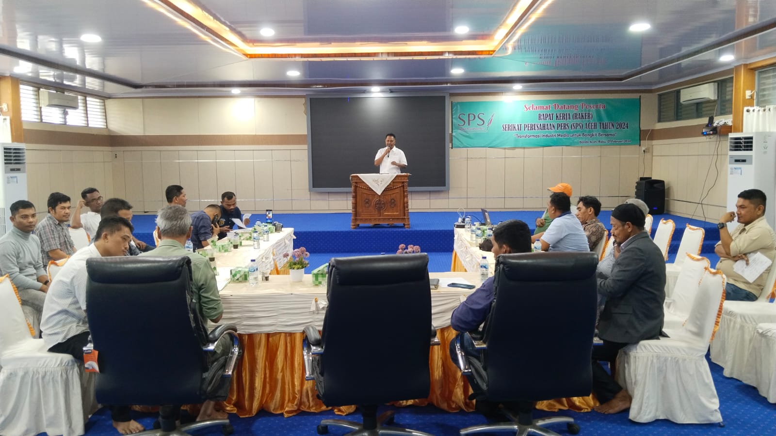 Ketua SPS Aceh, Muktarruddin Usman sedang menyampaikan kata sambutan di Raker SPS Aceh Tahun 2024, Rabu, 07 Febuari 2024. (Ist).