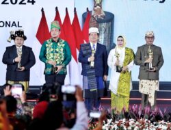 Bupati Simalungun Terima Penghargaan Anugerah PWI 2024 