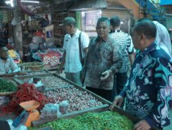 Pj Bupati Aceh Tamiang Tinjau Harga Pangan Di Pasar  Kualasimpang