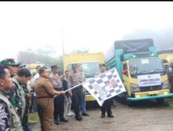 Bupati Tapsel Lepas 40 Truk Pengangkut Logistik Pemilu 2024