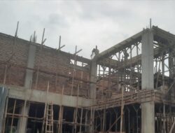 Pekerja Proyek Kantor Kejari Palas Dinilai Abaikan K3