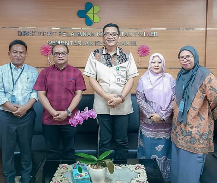 Berita Sore/Birong RT Teks poto: Pj Wali Kota Padangsidimpuan, Dr. H. Letnan Dalimunthe, SKM, M.Kes, saat bertemu baru-baru ini dengan Menkes RI, Budi Gunadi Sadikin di Jakarta.