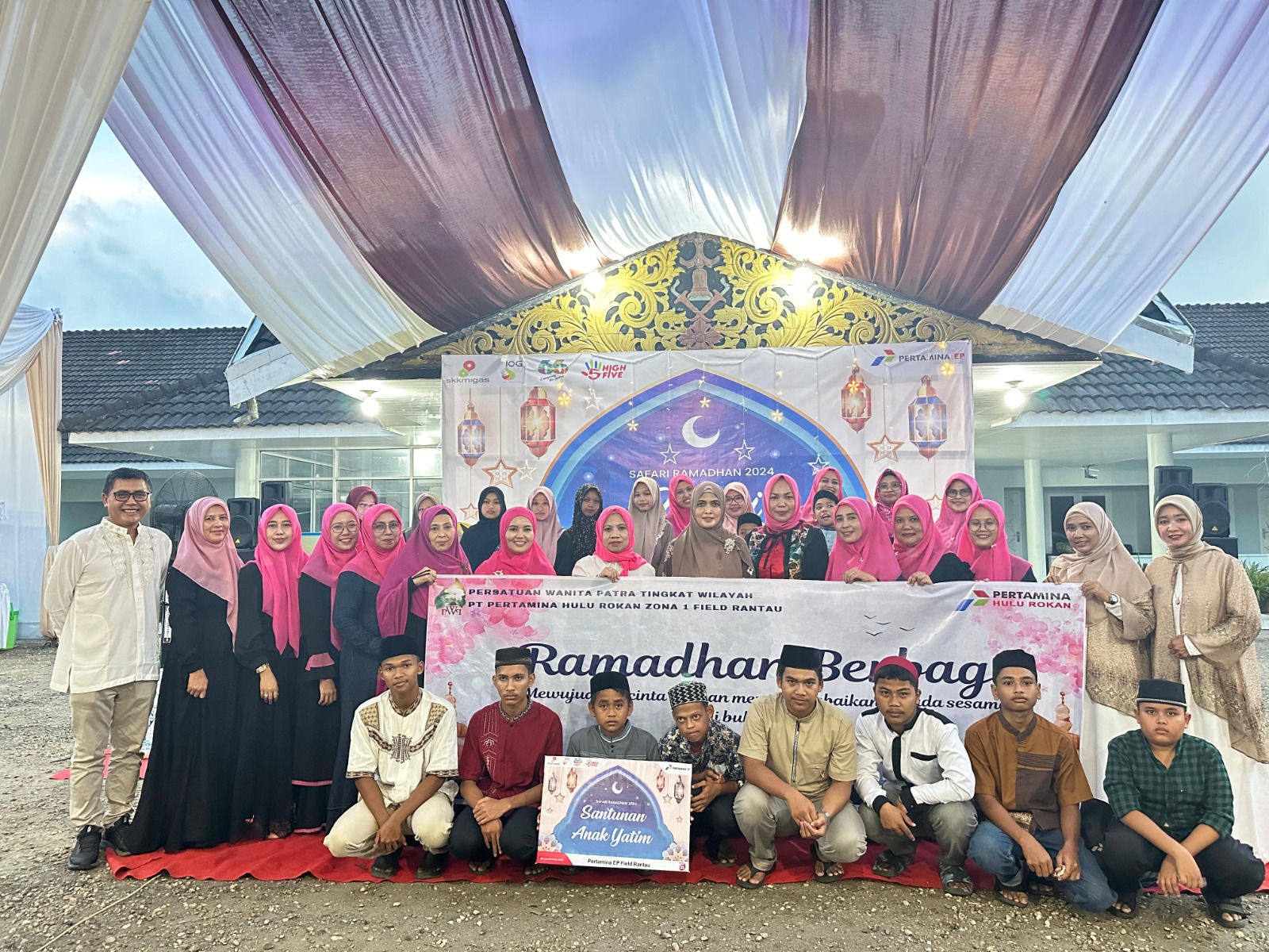 Teks foto : Anak-anak yatim saat mengikuti kegiatan safari Ramadhan yang digelar Pertamina EP Field Rantau di Wisma Jeumpa Komplek Pertamina Rantau, Selasa (19/3).