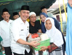 Safari Ramadhan, Bupati Tapsel Bagikan Bantuan Masyarakat di Tantom Angkola