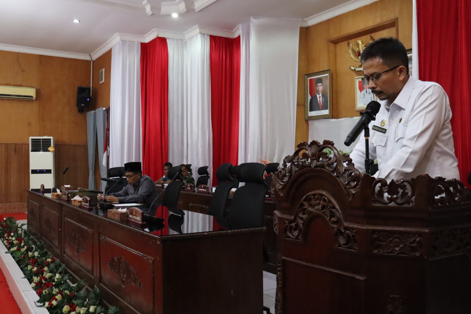 Berita Sore/alirsyah Asisten II Bambang, HS mewakili Pj Bupati Batubara dalam pandangan umum 10 Fraksi pada Paripurna LKPJ Tahun 2023 dan Pembentukan Pansus LKPJ di ruang Rapat Paripurna DPRD Batubara Kamis (28/3/2024).