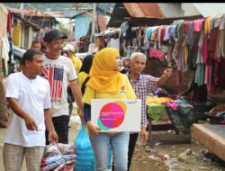 Indosat Ooredoo Hutchison Bantu Warga Terdampak Banjir di Padang