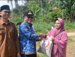 Pemko Padangsidimpuan Salurkan Bantuan Beras di Desa Siloting