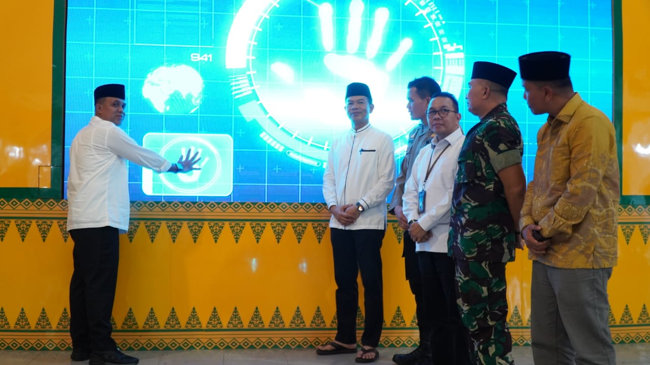 Teks Foto/Beritasore/ist  Pj Bupati Langkat H. M. Faisal Hasrimy, AP., M.AP melaunching Program Kerja Bubur Pedas ,  di Jentera Malay Rumah Dinas Bupati Langkat, Senin(1/4/2024).