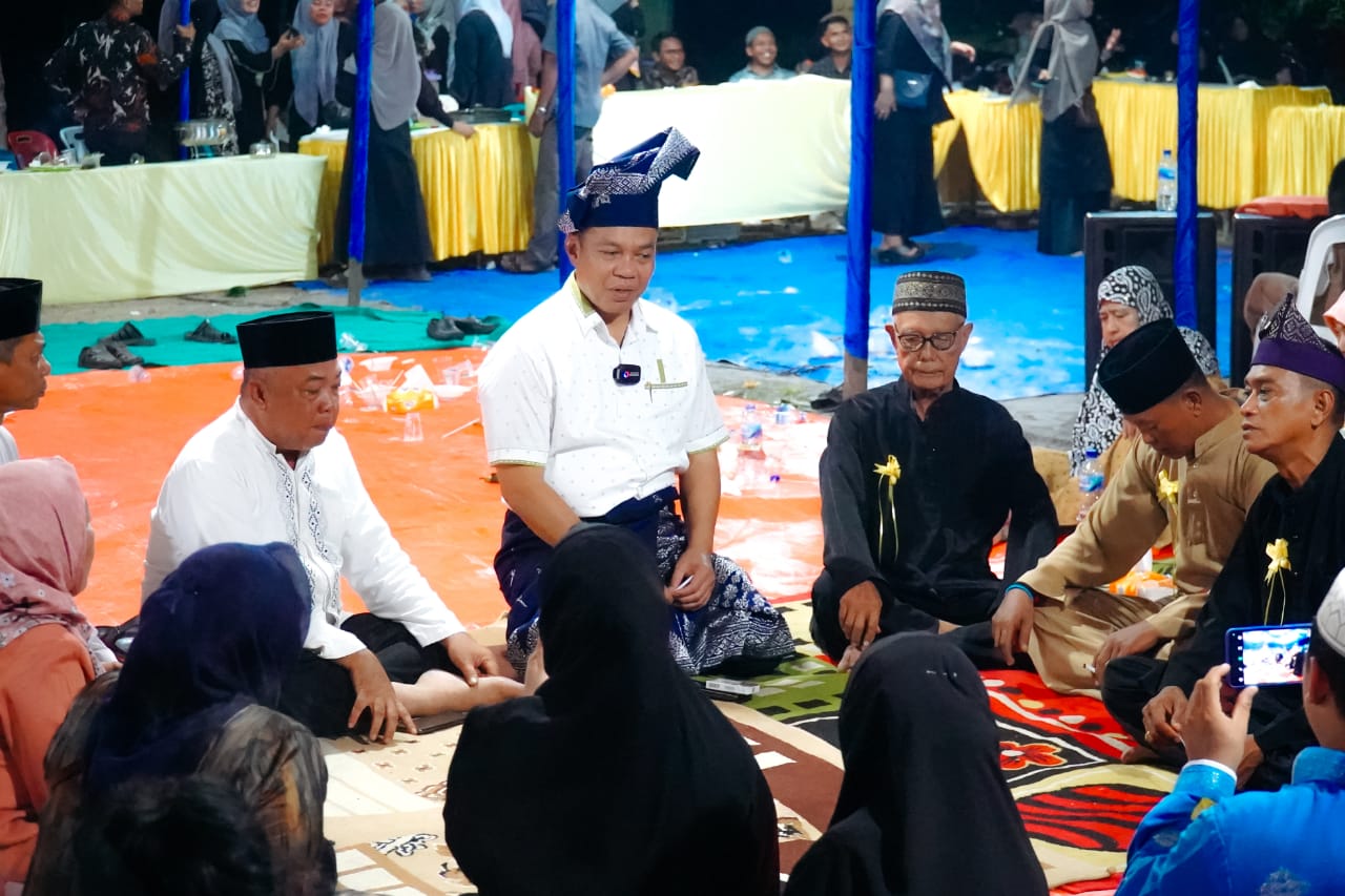 Teks fhoto Pejabat (Pj) Bupati Batubara Nizhamul S,E.M,M dihadiri Kapolres Batu Bara AKBP Taufik Hidayat Thayeb, Sekda Norma Deli Siregar, Mantan Bupati Batubara OK. Arya Zulkarnain, Para Zuriat Ke Datukan Istana Niat Lima Laras dan masyarakat ber buka Puasa bersama di Istana Limalaras Kecamatan Nibung Hangus Rabu (03/4/2024).beritasore/alirsyah