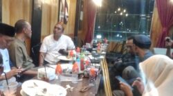 Teks foto : PWI Aceh Tamiang saat menggelar acara buka puasa bersama pengurus dan anggota, di Goa kafe, Kecamatan Kota Kualasimpang, Kabupaten Aceh Tamiang, Rabu (3/4).