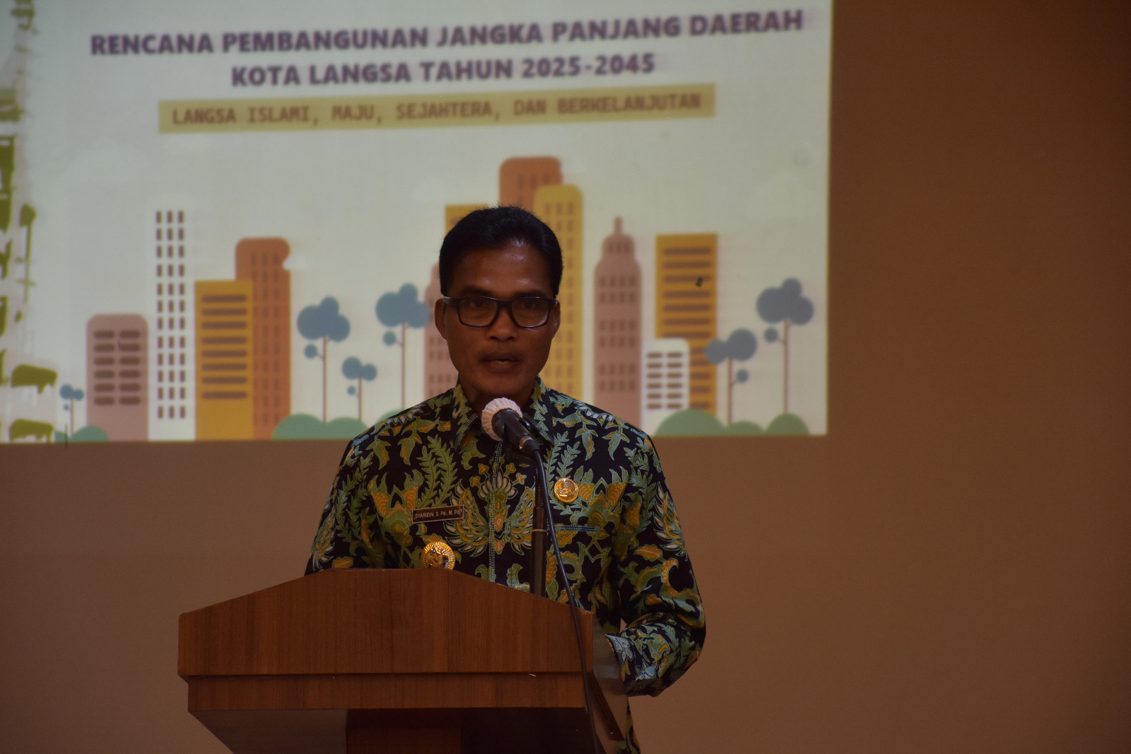 Keterangan foto: PJ Walikota Langsa Syaridin, S.Pd, M.Pd saat membuka acara Musrenbang RPJP kota Langsa tahun 2025-2045