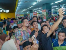 Bobby Bersama 500 Anak Yatim, Dhuafa Belanja Pakaian dan Perlengkapan Lebaran