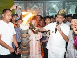 Memeriahkan 27 Ramadhan, Karang Taruna Desa Hinai Kanan Adakan Pawai Suluh Meriam