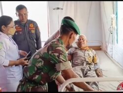 TNI-Polri Sigap Bantu Pria Paruh Baya Lakalantas Tunggal