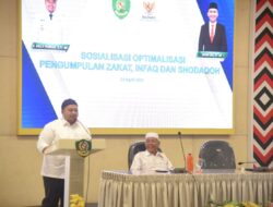 Dolly Ajak ASN Tapsel Salurkan Zakat Infaq Shodaqoh