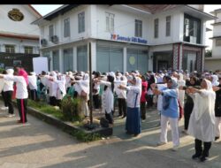 Wali Kota Susanti Dewayani Senam Sehat Bersama Jamaah Calhaj 2024