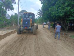 PT SRL Seikebaro Bantu Perbaikan Jalan Kosik Putih