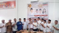Keterangan Gambar: Pasangan balon bupati/wakil bupati Palas Putra Mahkota Alam Hasibuan SE-Achmad Fauzan Nasution mendaftar ke Partai Gerindra Palas, Minggu (12/5) (Berita/Muhammad Satio)