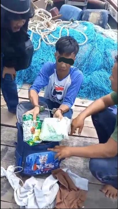 Berita Sore/Ist Tersangka Is, nelayan warga Kabupaten Batubara, yang ditangkap membawa 2 kilogram sabu-sabu dari Malaysia di perairan Tanjung Kumpul Kabupaten Asahan.
