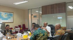 Teks Foto/Beritasore/ist  Pj Bupati Langkat H. M. Faisal Hasrimy, AP., M.AP ikuti rapat Capaian Pengembangan Potensi Unggulan Daerah di Ruang rapat Setdijen PPDT lantai 2 , Jakarta Timur, Kamis (16/5/2024) pagi.