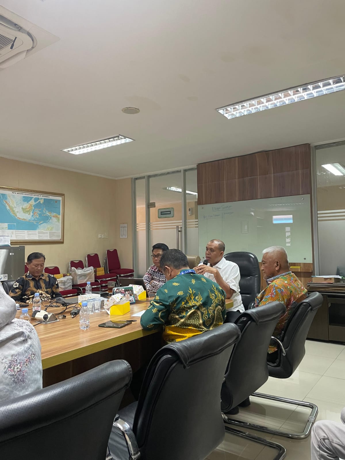 Teks Foto/Beritasore/ist  Pj Bupati Langkat H. M. Faisal Hasrimy, AP., M.AP ikuti rapat Capaian Pengembangan Potensi Unggulan Daerah di Ruang rapat Setdijen PPDT lantai 2 , Jakarta Timur, Kamis (16/5/2024) pagi.