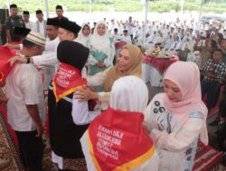 Bupati dan Wabup Sergai Tampung Tawar 322 Calhaj Sergai