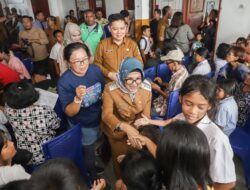 Wali Kota Pematangsiantar Serahkan Bantuan Dana Kepada 2.160 Murid SD dan SMP