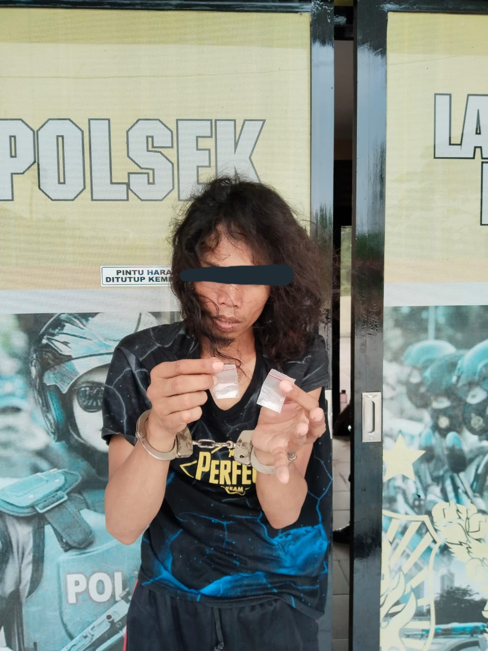 Personil Unit Reskrim Polsek Labuhan Ruku dipimpinan Kanit Reskrim IPDA H.Pardede bergerak cepat dan berhasil meringkus B (27) wargaGg Yaman II Desa Bagan Dalam Kecamatan Tanjung Tiram Kabupaten Batu Bara Kamis (30/5-2024). beritasore/alirsyah