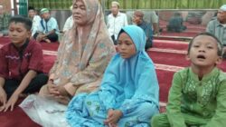 Dewi Maharani Bersama TIga Anaknya Peluk Agama Islam
