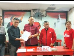 Balon Bupati Nias Fatouosa Waruwu Daftar ke  PDIP