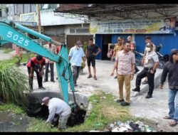 Cegah Banjir Kecamatan Sunggal Gotong Royong Bersihkan Parit