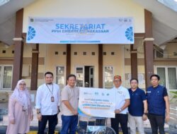 BSI Maslahat Wakafkan 20 Kursi Roda Untuk Calhaj Lansia dan Disabilitas Embarkasi Makassar