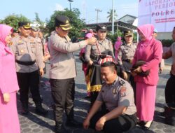 Kapolres Batubara Pimpin Upacara Kenaikan Pangkat 16 Anggota