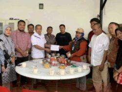 KPU Dan Pantarlih Pasang Aplikasi e-Coklit Di Rumah Zahir, Mantan Bupati Batubara