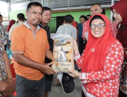 Wali Kota P. Siantar Serahkan Bantuan 5 Ton Benih Padi Bersertifikat