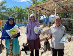 Mitra Binaan Inalum Distribusikan Bebek Ke Lansia