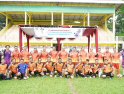 Pertandingan Sepak Bola Persahabatan PWI Dan Pemkab Lamgkat