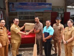 Wali Kota Gunungsitoli Serahkan 50 Kapal Ikan Kepada Nelayan