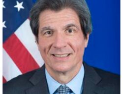 Wakil Menlu AS Jose W Fernandez Ke Jepang Dan Indonesia