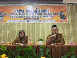 Keterangan Gambar: Anggota Bawaslu Palas Devisi Hukum Pencegahan Parmas dan Humas, Hj. Ningtiasih dan Demisioner anggota KPU Palas, Rahmat Habinsaran Daulay pada rapat konsolidasi pengawasan penyusunan daftar pemilih Pilkada 2024, Senin (5/8) (Berita/Ist)