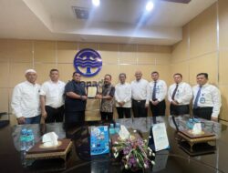 Kompatir Berikan Penghargaan Kepada Dewan Pengawas Tirtanadi